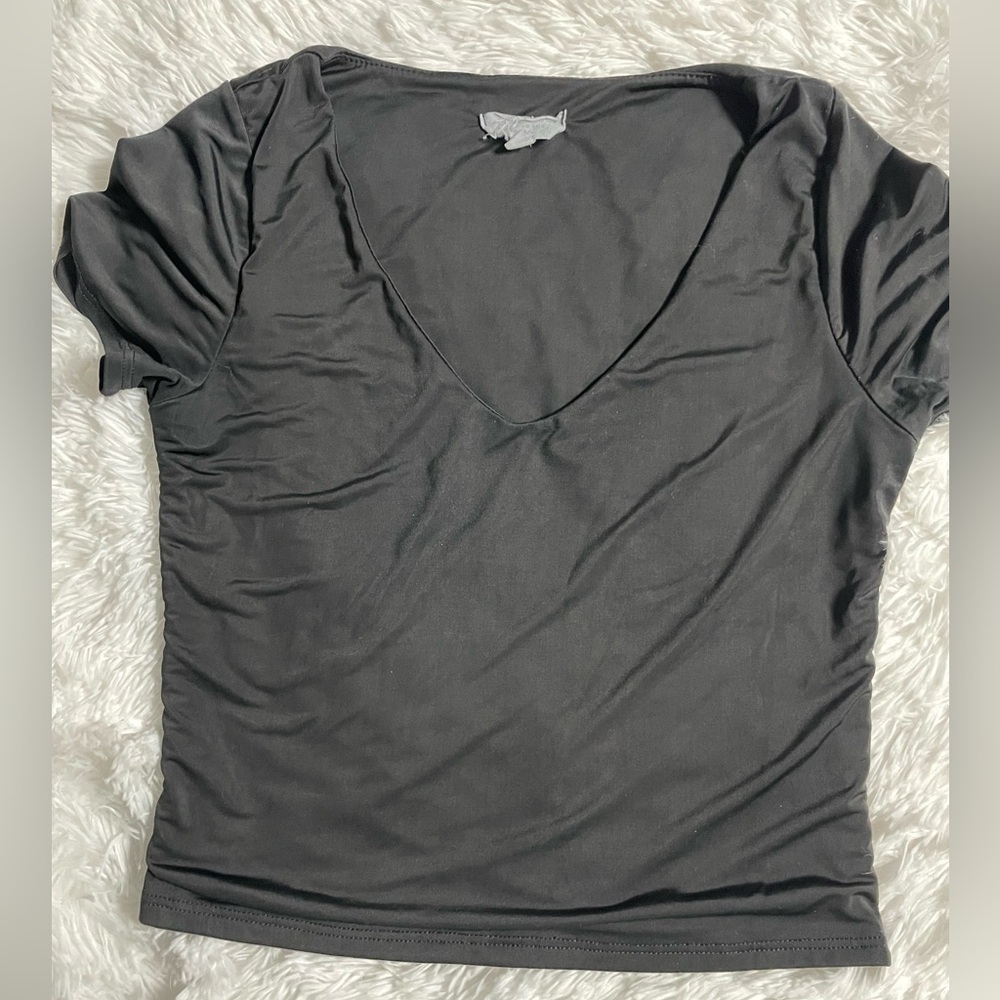 SUPER CUTE BLACK LENGTHY CROP TOP!